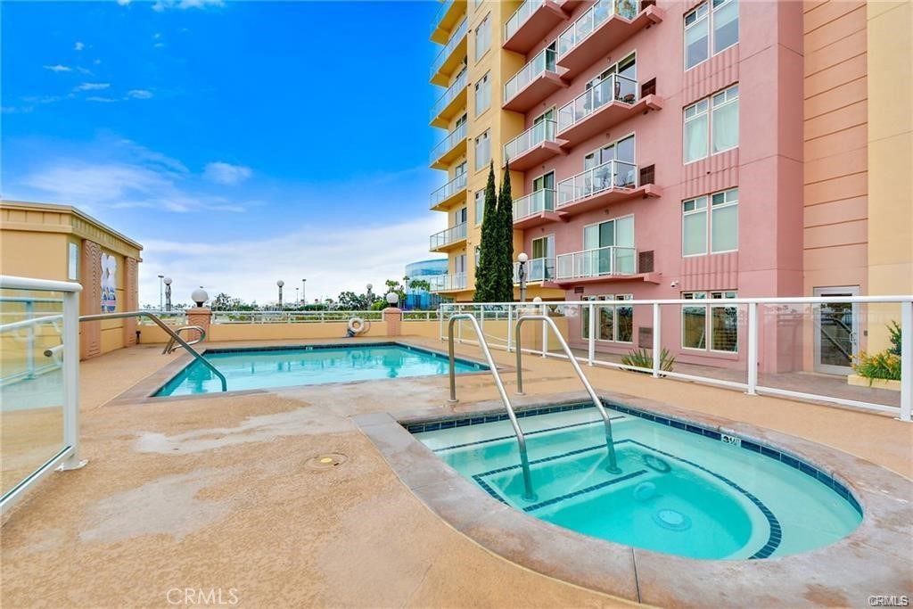 488 East Ocean Boulevard, Unit 618 Long Beach, CA 90802 - Photo 19 of 26 front view of a building with a yard