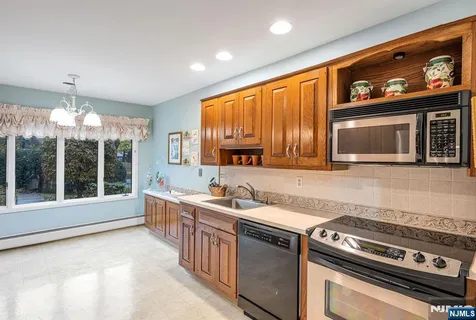 $779,000 | 444B Bromley Place, Wyckoff, NJ 07481