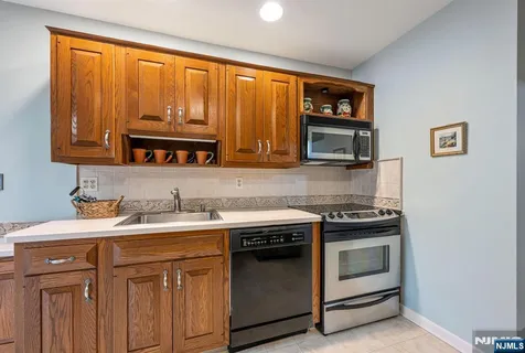 $779,000 | 444B Bromley Place, Wyckoff, NJ 07481