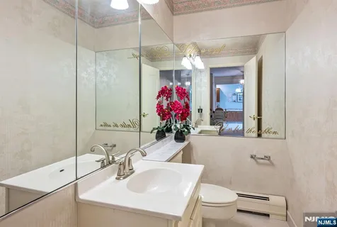 $779,000 | 444B Bromley Place, Wyckoff, NJ 07481