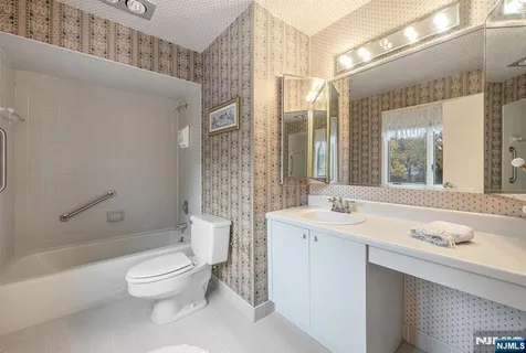 $779,000 | 444B Bromley Place, Wyckoff, NJ 07481