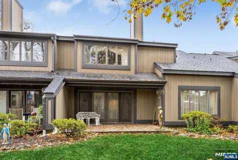 $779,000 | 444B Bromley Place, Wyckoff, NJ 07481