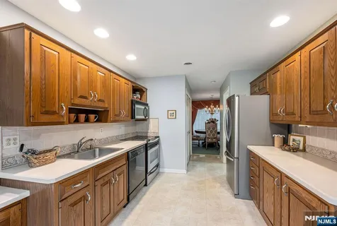 $779,000 | 444B Bromley Place, Wyckoff, NJ 07481