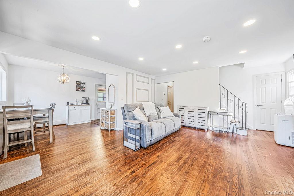 41 East Saltaire Road Lindenhurst, NY 11757 - Photo 6 of 32 Gallery Image 6