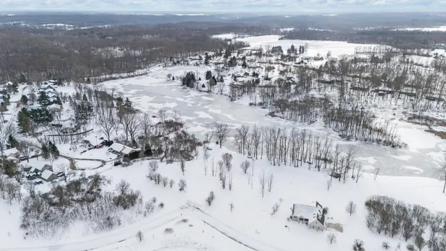 $95,000 | 2686 West Lakeland Drive, Unit 34, Berrien Springs, MI 49103