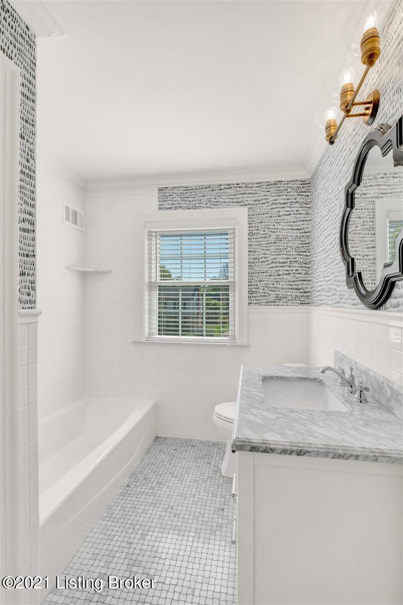 116 Gibson Road Richlawn, KY 40207 - Photo 26 of 40 Second Full Bathroom on Second Floor
