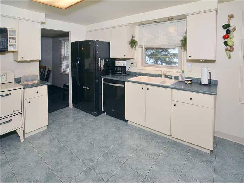 114 Castle Hill Road Monroeville, PA 15146 - Photo 2 of 23 Kitchen.