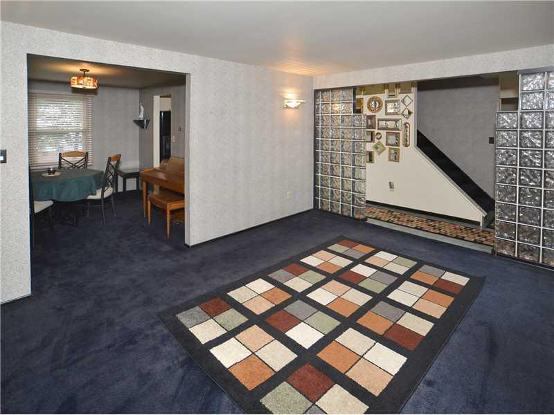 114 Castle Hill Road Monroeville, PA 15146 - Photo 11 of 23 Living Room.
