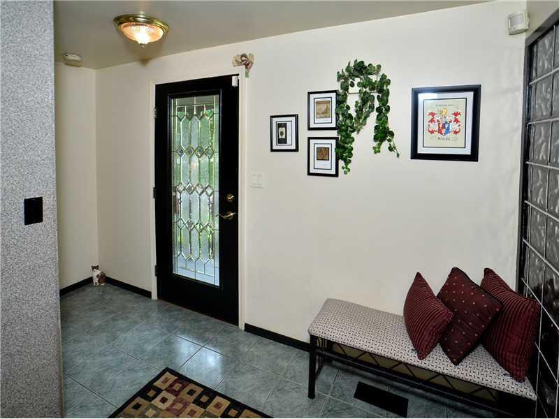 114 Castle Hill Road Monroeville, PA 15146 - Photo 13 of 23 Entry/Foyer.