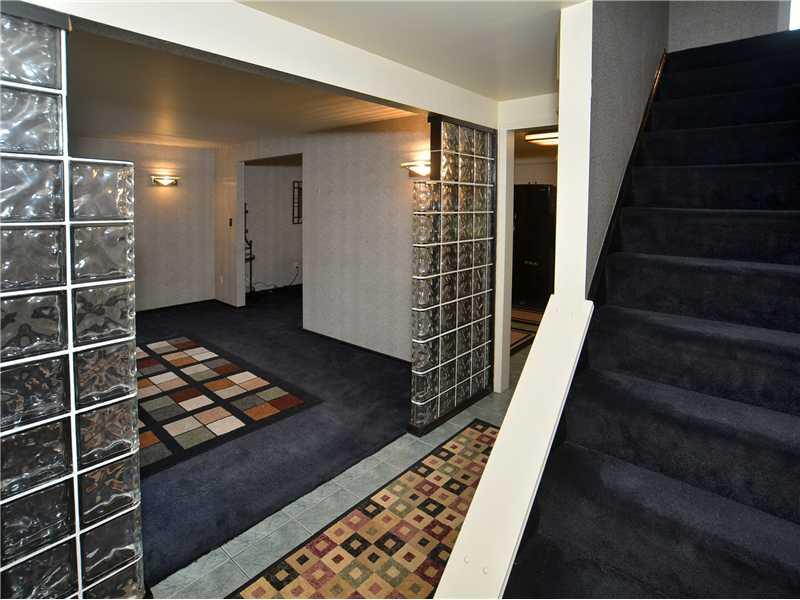 114 Castle Hill Road Monroeville, PA 15146 - Photo 14 of 23 Entry/Foyer.