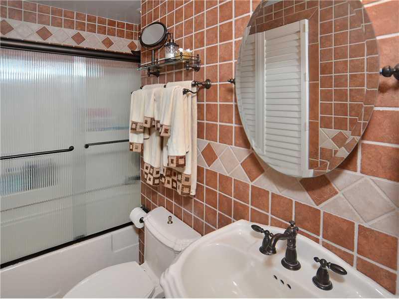 114 Castle Hill Road Monroeville, PA 15146 - Photo 16 of 23 Master Bath/Spa.