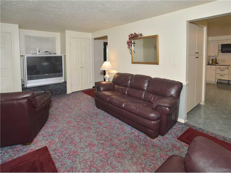 114 Castle Hill Road Monroeville, PA 15146 - Photo 8 of 23 Family Room.