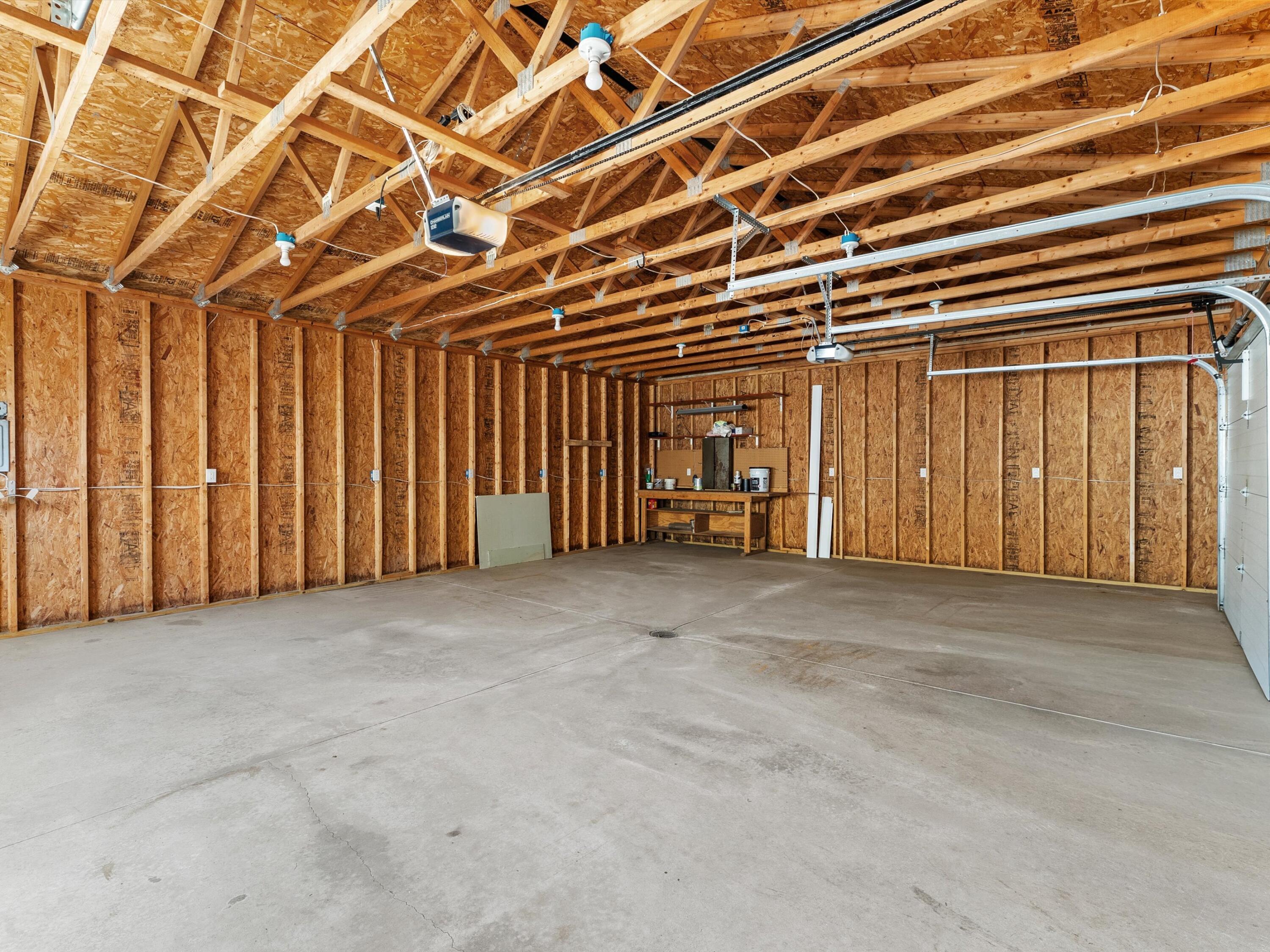 1422 South 35th Street Manitowoc, WI 54220 - Photo 21 of 28 Massive Garage