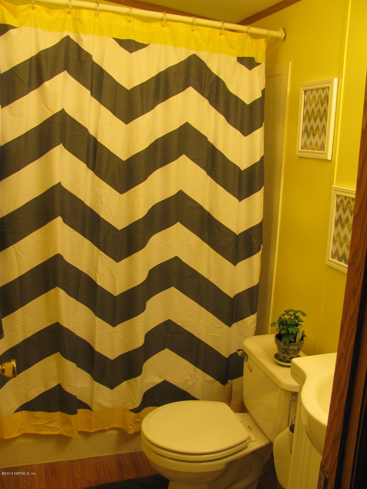 1880 Farm Road Jacksonville, FL 32218 - Photo 19 of 21 guest bath with tub