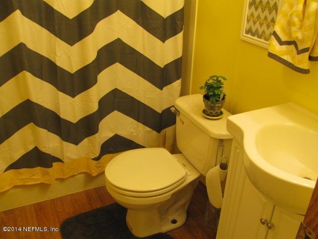 1880 Farm Road Jacksonville, FL 32218 - Photo 20 of 21 nice guest bath