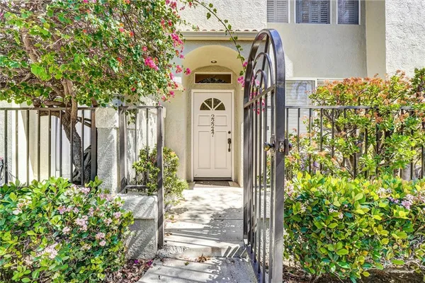 $3,400 | 22247 Shadow Valley Circle, Chatsworth, CA 91311