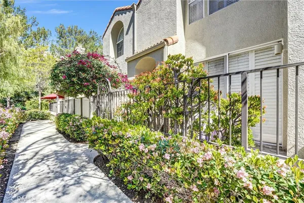 $3,400 | 22247 Shadow Valley Circle, Chatsworth, CA 91311