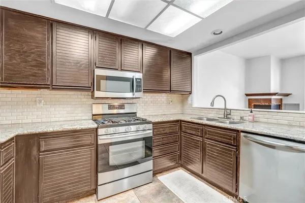 $3,400 | 22247 Shadow Valley Circle, Chatsworth, CA 91311