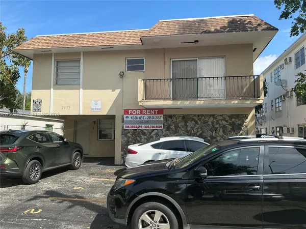 $1,950 | 2079 Northeast 167th Street, Unit 5, North Miami Beach, FL 33162