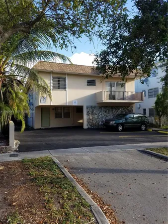 $1,950 | 2079 Northeast 167th Street, Unit 5, North Miami Beach, FL 33162