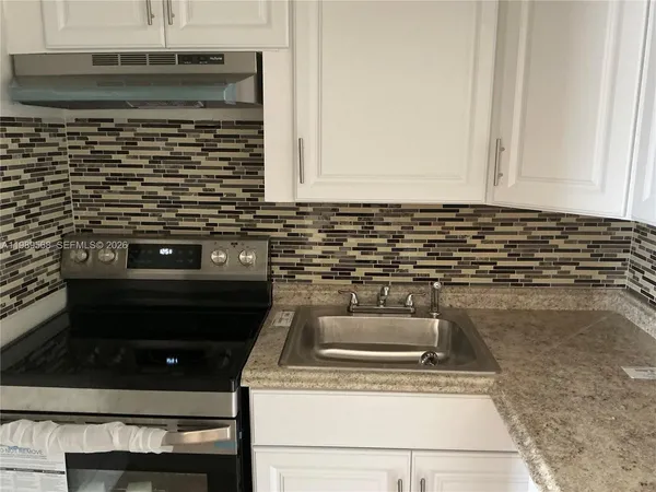 $1,799 | 2079 Northeast 167th Street, Unit 5, North Miami Beach, FL 33162