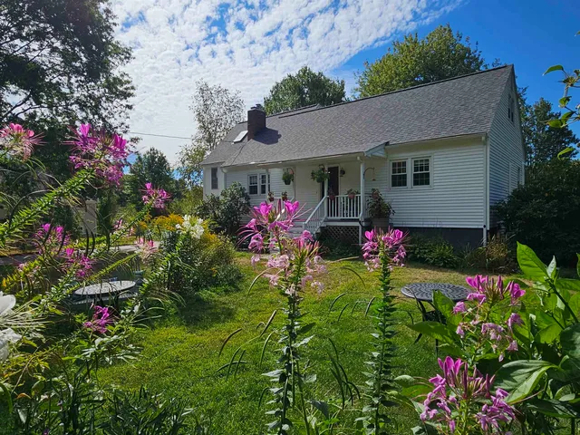 $3,200 | 4 Nelson Drive, Exeter, NH 03833