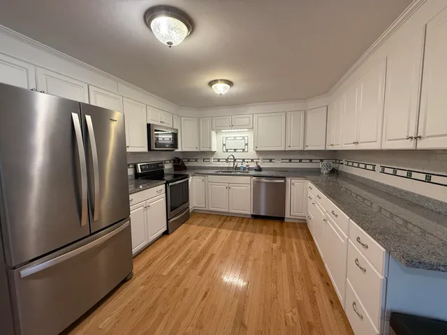 $3,200 | 4 Nelson Drive, Exeter, NH 03833