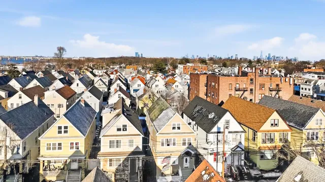 $924,999 | 159 West 32nd Street, Bayonne, NJ 07002