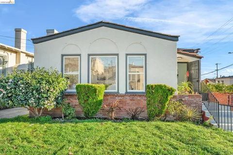 $895,000 | 3000 56th Avenue, Oakland, CA 94605
