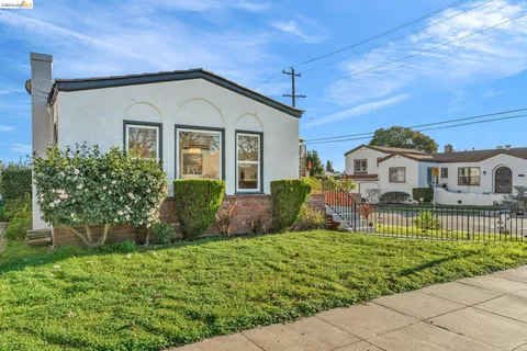 $895,000 | 3000 56th Avenue, Oakland, CA 94605