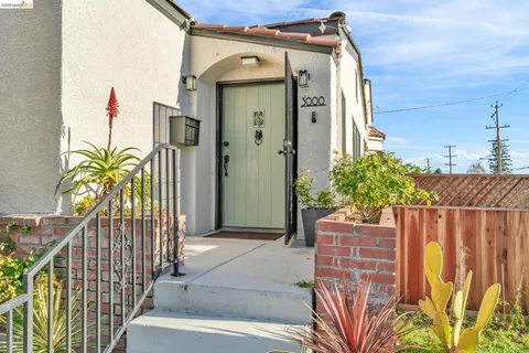 $895,000 | 3000 56th Avenue, Oakland, CA 94605