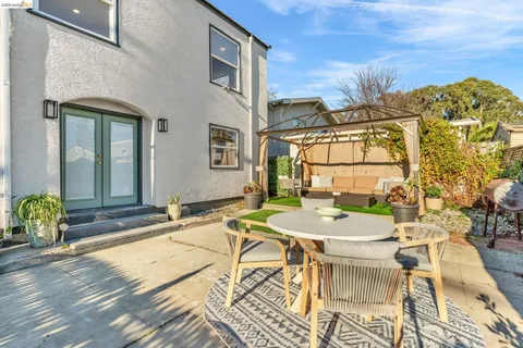 $895,000 | 3000 56th Avenue, Oakland, CA 94605