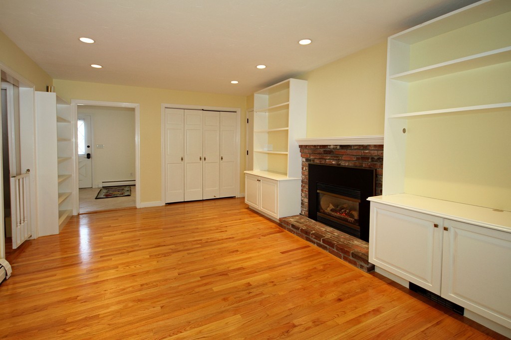 9 Pinewood Circle Wellesley, MA 02482 - Photo 3 of 26 Gallery Image 3