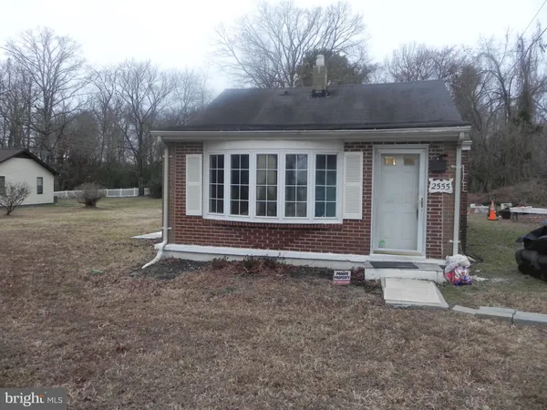 a view of a house with a yard and garage