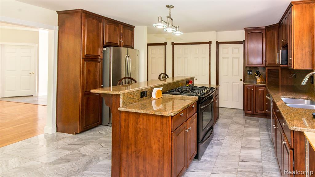 4197 Pinckney Road Howell, MI 48843 - Photo 12 of 34