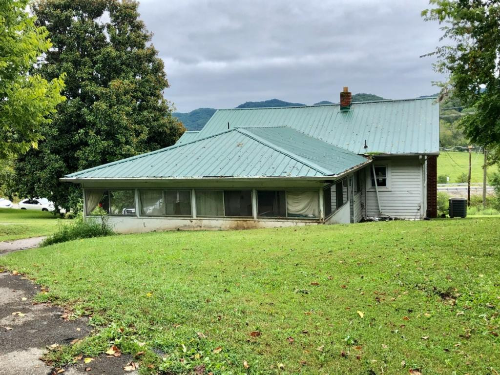 216 Riverview Road Bristol, TN 37620 - Photo 16 of 16 Photo 18