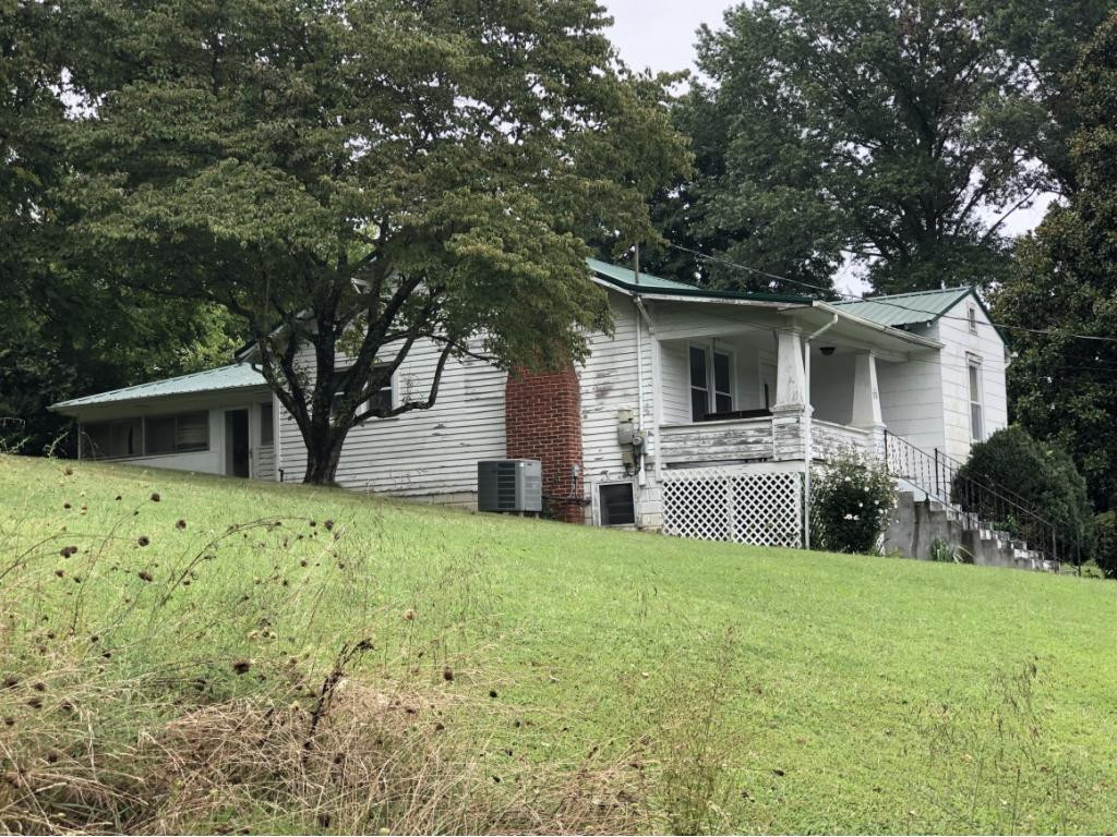 216 Riverview Road Bristol, TN 37620 - Photo 4 of 16 Photo 4