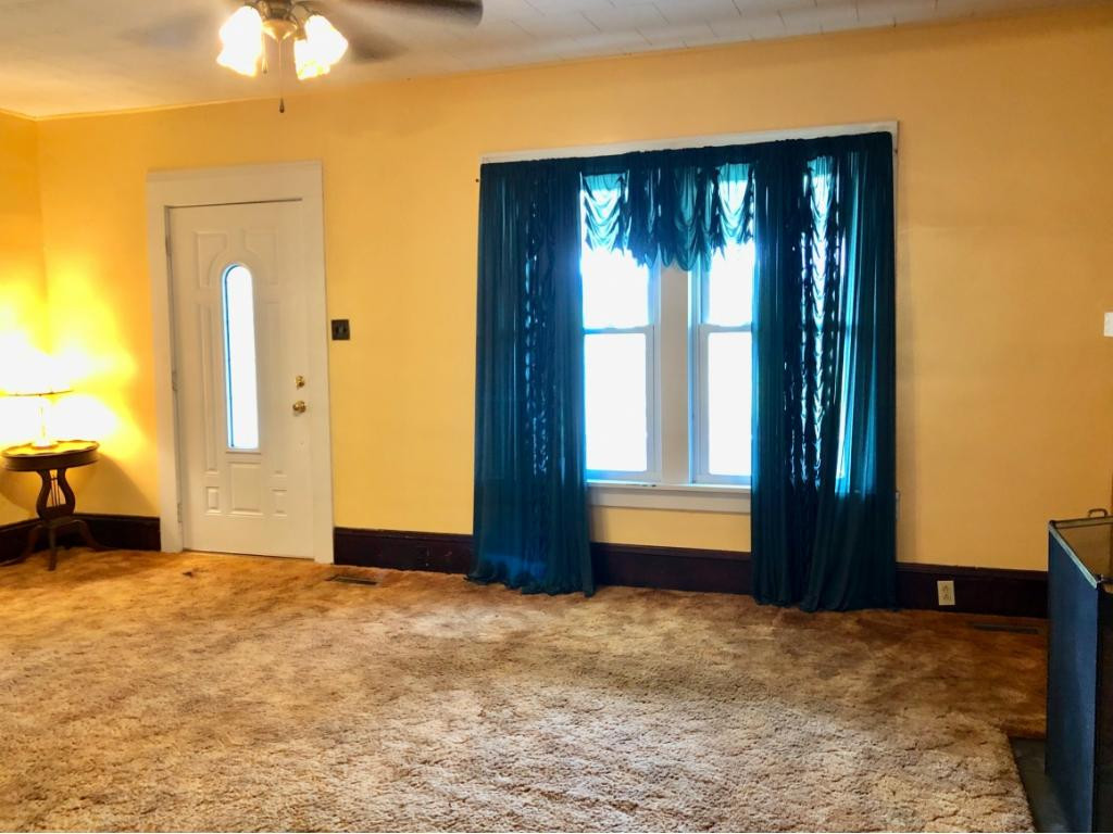 216 Riverview Road Bristol, TN 37620 - Photo 7 of 16 Photo 9