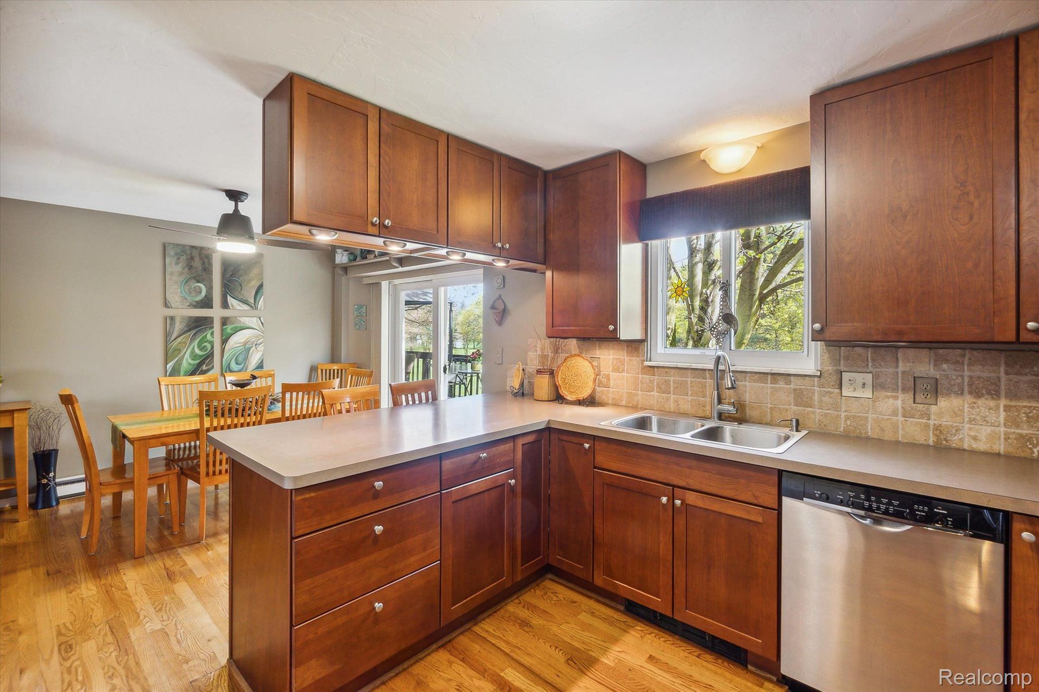 3320 Ludwig Road Oxford, MI 48371 - Photo 11 of 39 Eat in Kitchen