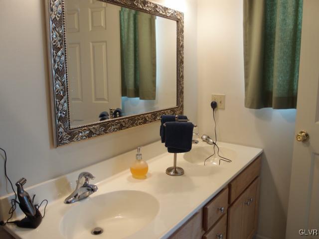 5959 Memorial Road Allentown, PA 18104 - Photo 12 of 43 Master Bath