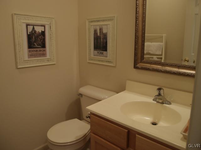 5959 Memorial Road Allentown, PA 18104 - Photo 9 of 43 1st Floor Powder Room
