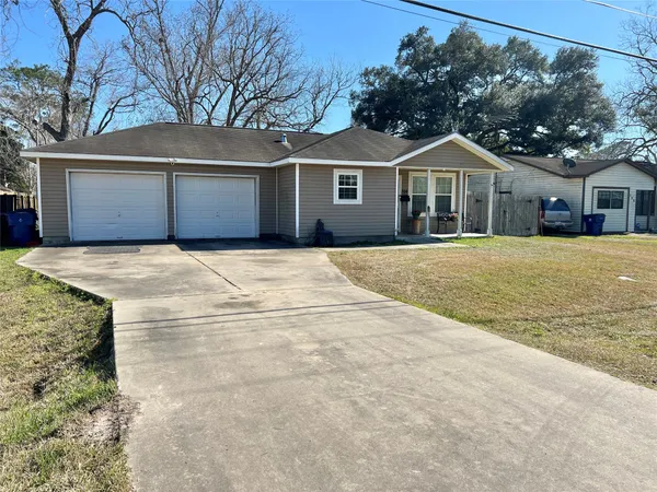$185,000 | 708 East 6th Street, Sweeny, TX 77480