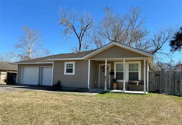 $185,000 | 708 East 6th Street, Sweeny, TX 77480