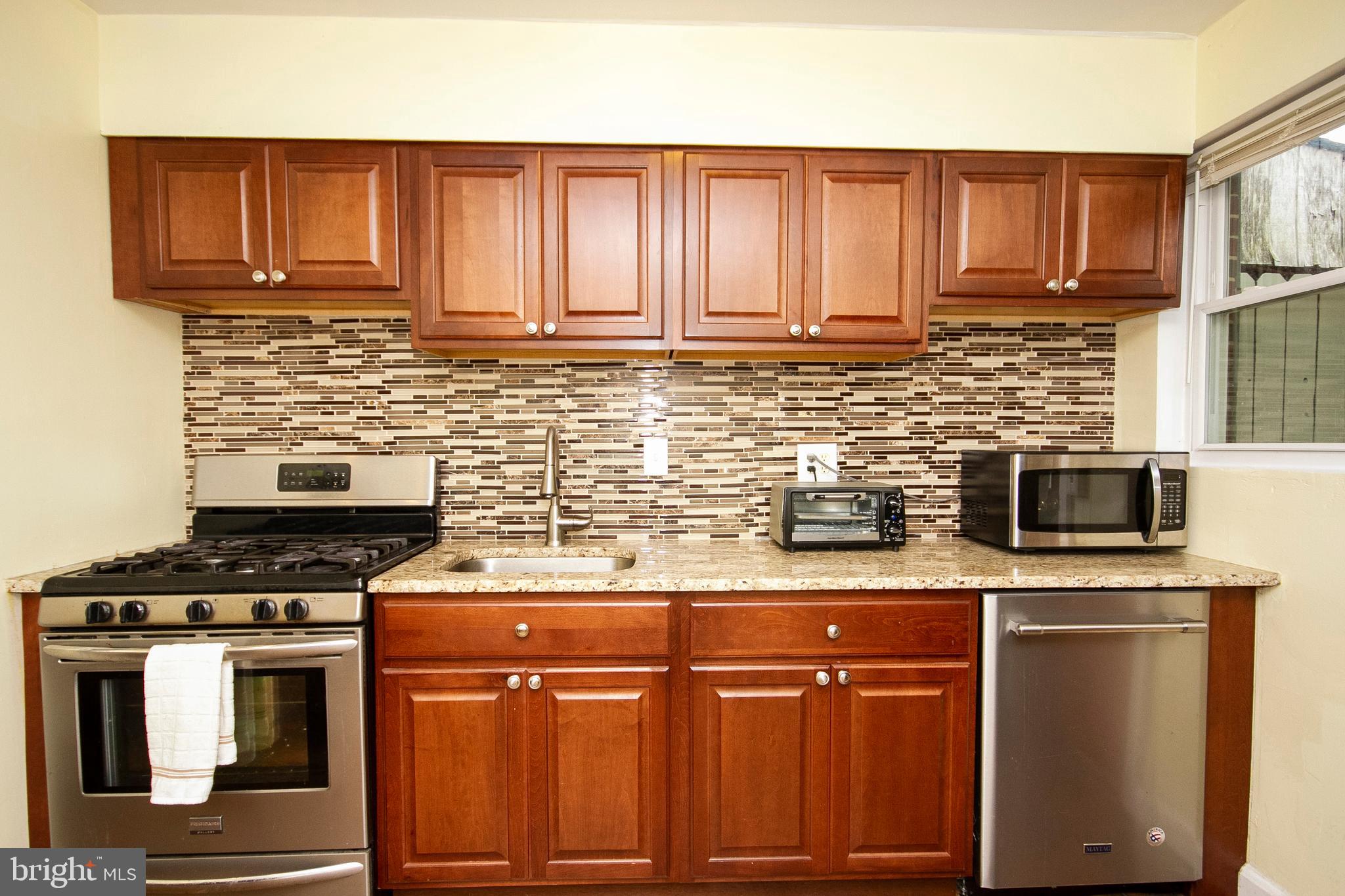 8560 Willow Oak Road Baltimore, MD 21234 - Photo 5 of 31 Updated Kitchen with granite!
