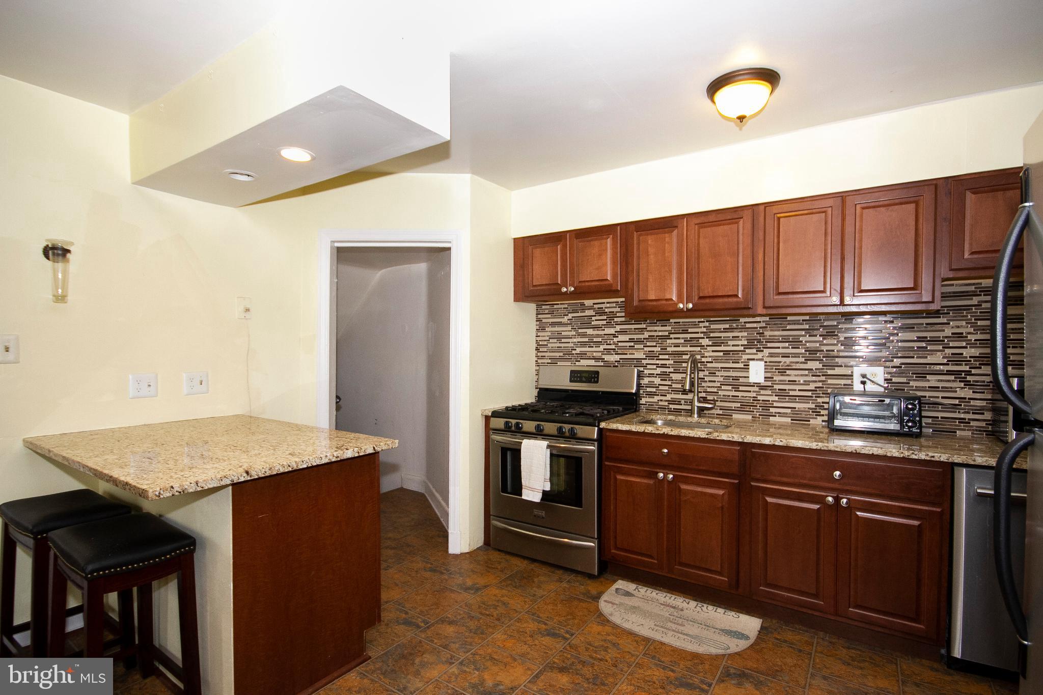8560 Willow Oak Road Baltimore, MD 21234 - Photo 8 of 31 Spacious kitchen