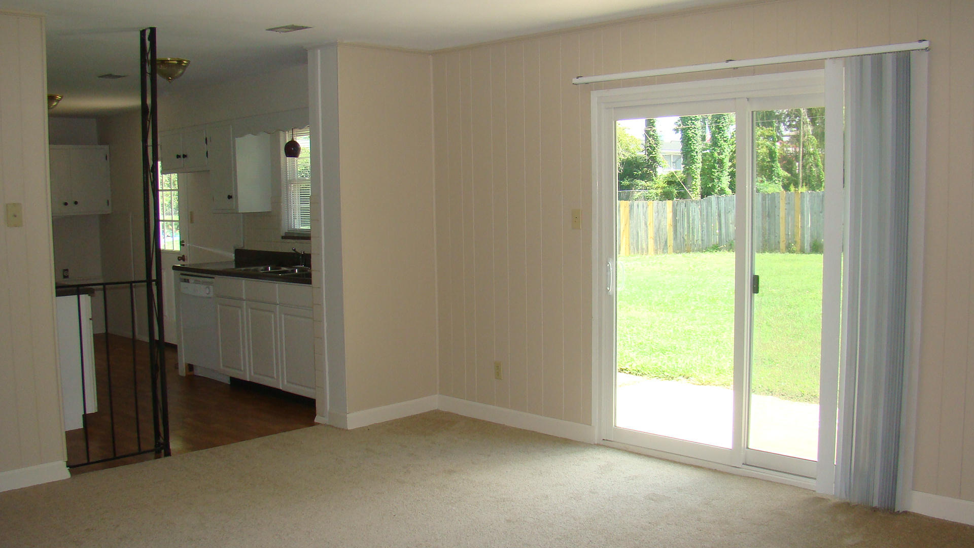124 Killarney Road Knoxville, TN 37923 - Photo 6 of 15 Den view toward back