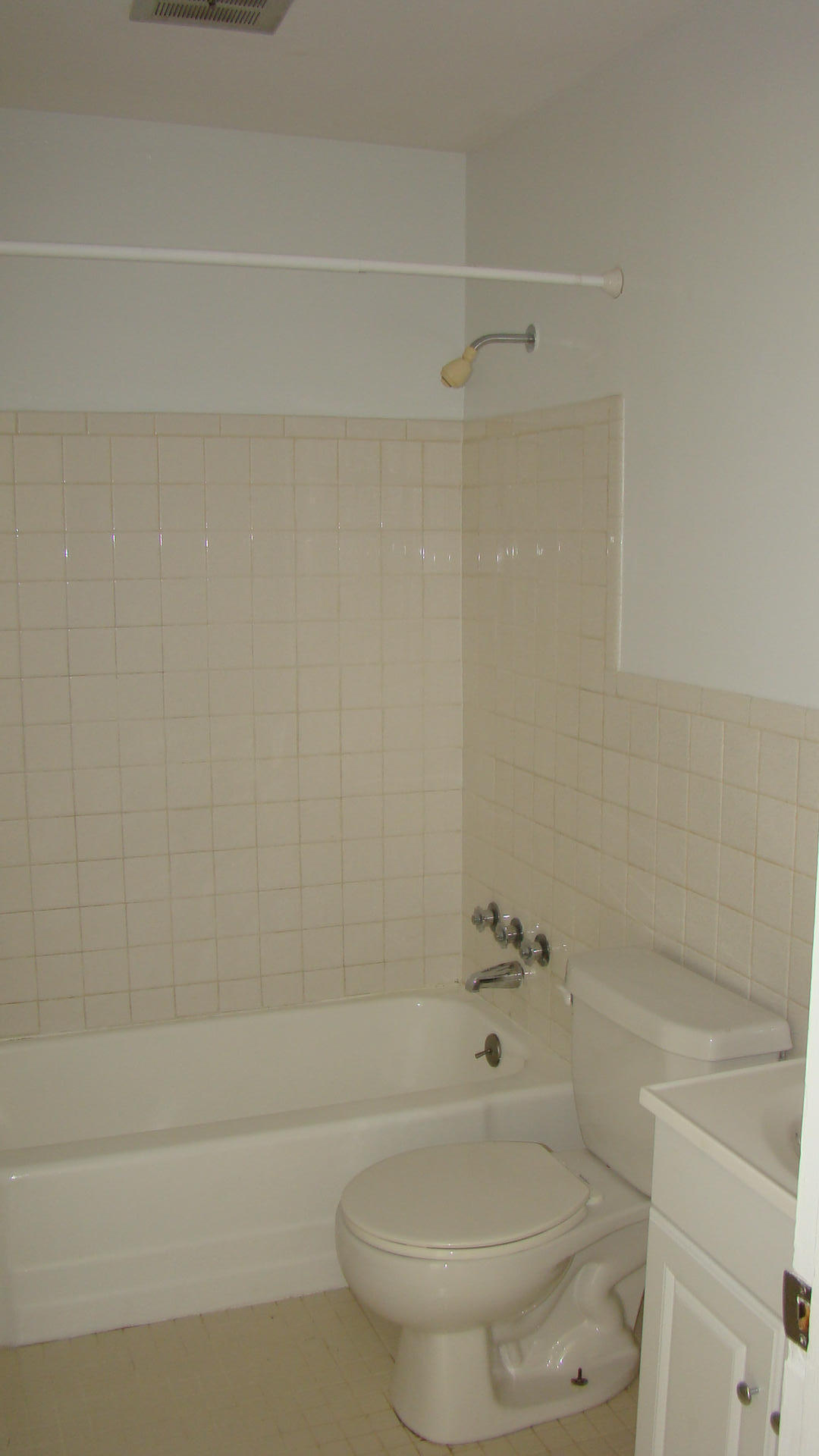 124 Killarney Road Knoxville, TN 37923 - Photo 10 of 15 Bath