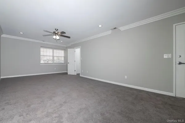 $2,875 | 425 Newbridge Road, Unit 28, East Meadow, NY 11554