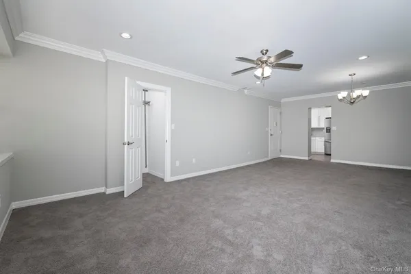$2,875 | 425 Newbridge Road, Unit 28, East Meadow, NY 11554