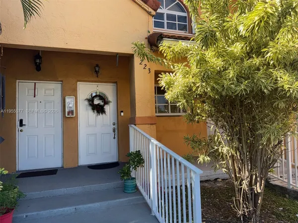 $2,700 | 3375 West 76th Street, Unit 223, Hialeah, FL 33018